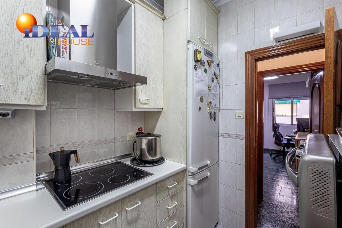 4 soveværelse Lejlighed til salg i Granada by - € 200.000 (Ref: 9541051)