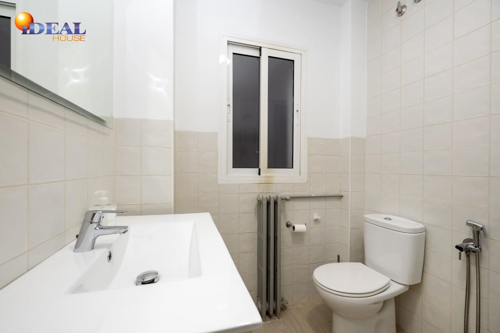 Piso de 4 habitaciones en Granada ciudad en venta - 395.000 € (Ref: 9551315)