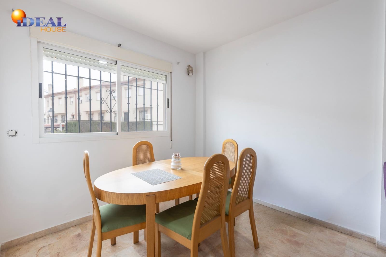 3 soverom Rekkehus til salgs i Ogijares med garasje - € 249 000 (Ref: 9555673)