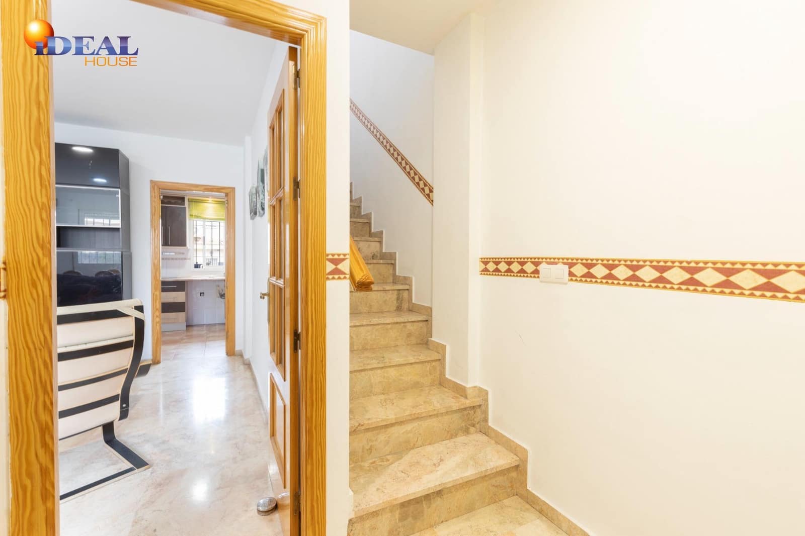 3 soverom Rekkehus til salgs i Ogijares med garasje - € 249 000 (Ref: 9555673)