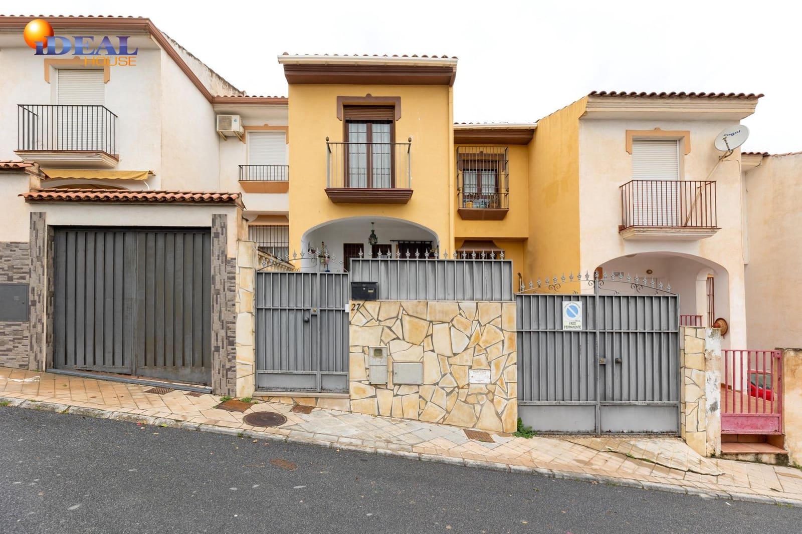 3 Zimmer Reihenhaus zu verkaufen in Otura mit Garage - 240.000 € (Ref: 9555674)