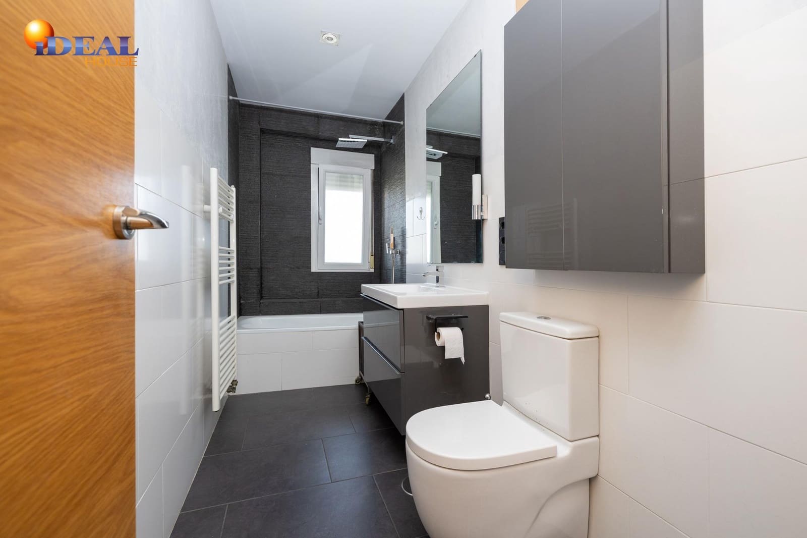 2 soveværelse Lejlighed til salg i Granada by - € 250.000 (Ref: 9561721)