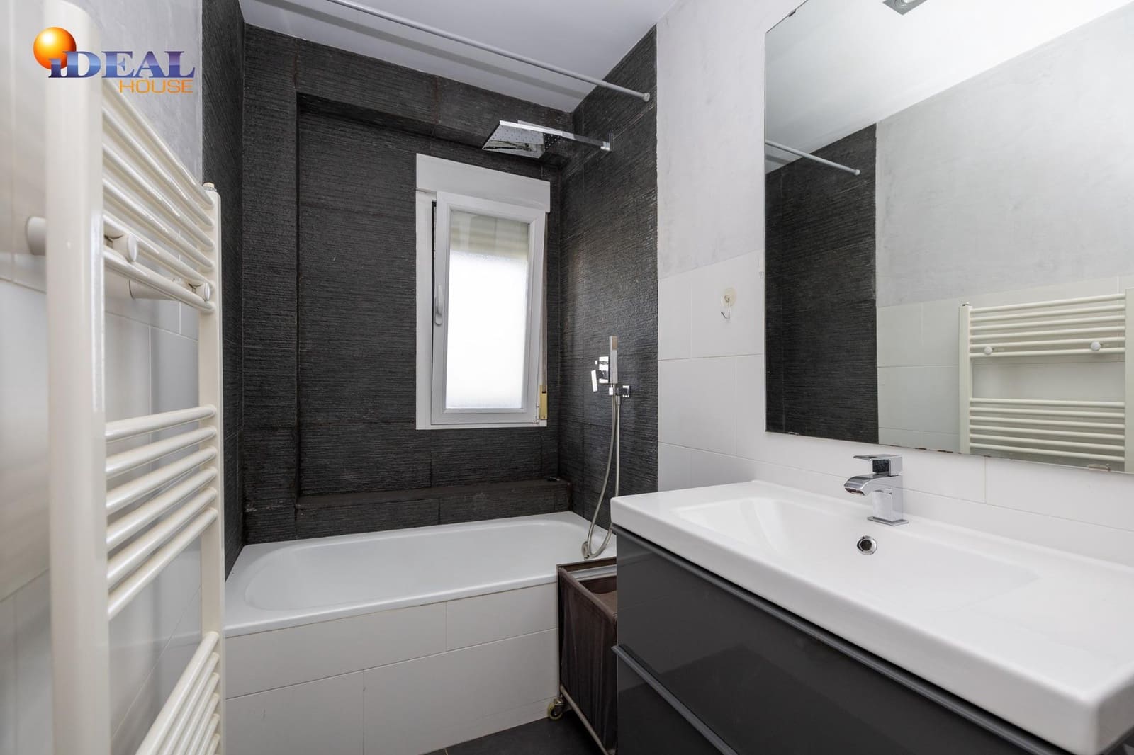 2 soveværelse Lejlighed til salg i Granada by - € 250.000 (Ref: 9561721)