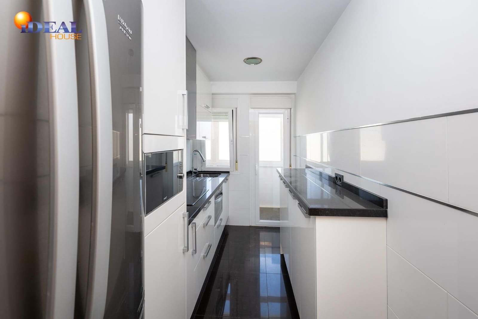 2 soveværelse Lejlighed til salg i Granada by - € 250.000 (Ref: 9561721)