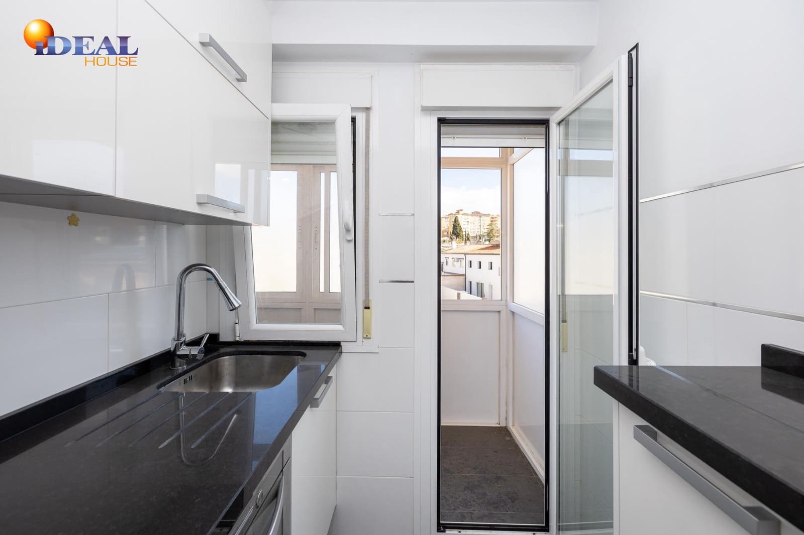 2 soveværelse Lejlighed til salg i Granada by - € 250.000 (Ref: 9561721)