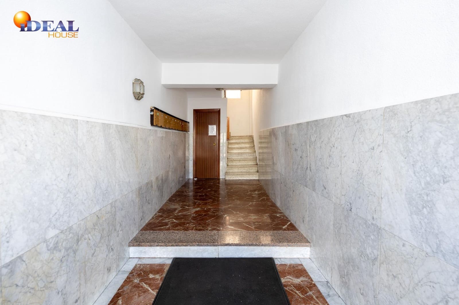 2 soveværelse Lejlighed til salg i Granada by - € 250.000 (Ref: 9561721)