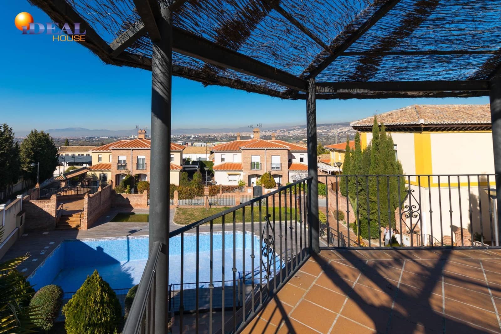 3 sovrum Villa till salu i La Zubia med garage - 299 000 € (Ref: 9561723)