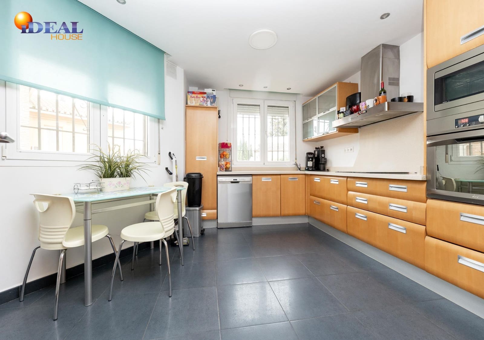 3 sovrum Villa till salu i La Zubia med garage - 299 000 € (Ref: 9561723)