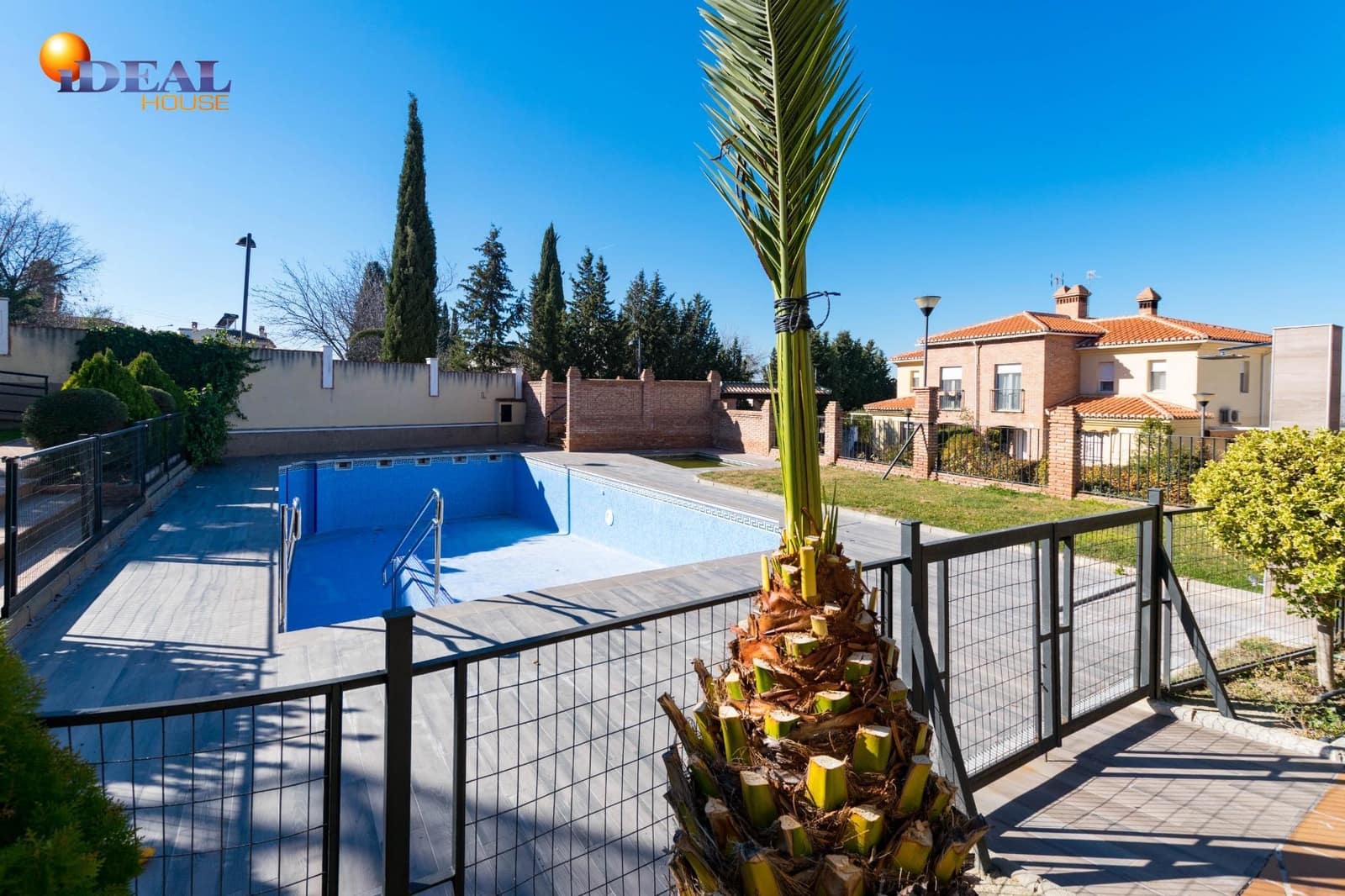 3 sovrum Villa till salu i La Zubia med garage - 299 000 € (Ref: 9561723)