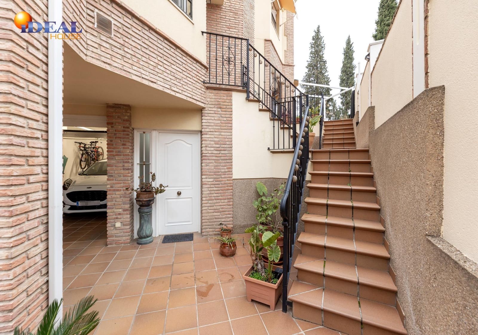 3 sovrum Villa till salu i La Zubia med garage - 299 000 € (Ref: 9561723)