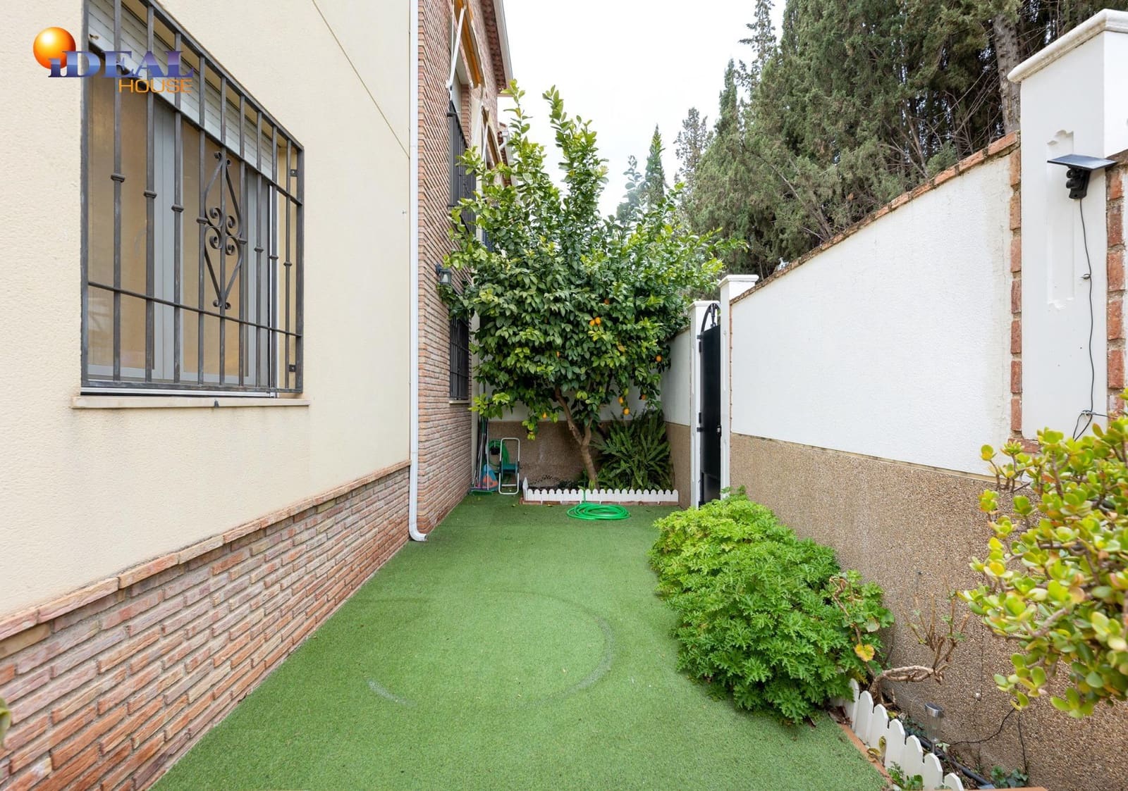 3 sovrum Villa till salu i La Zubia med garage - 299 000 € (Ref: 9561723)