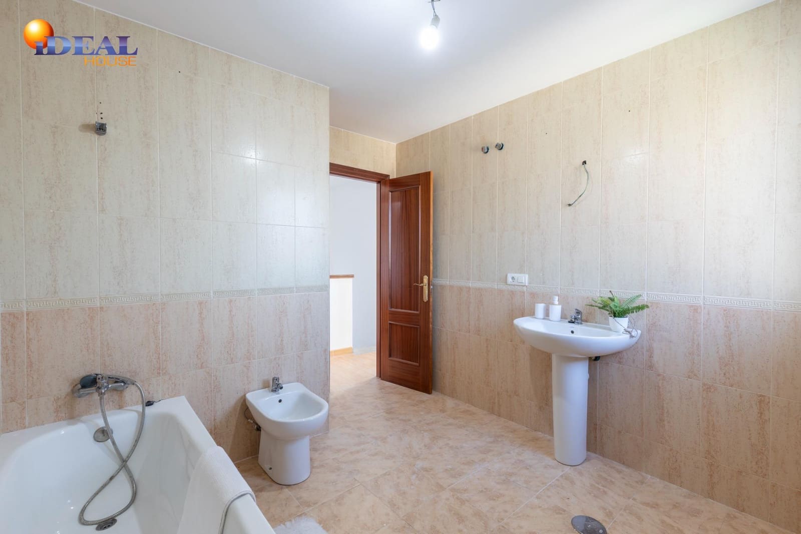 3 soveværelse Rækkehus til salg i Fuente Vaqueros med garage - € 169.900 (Ref: 9561725)