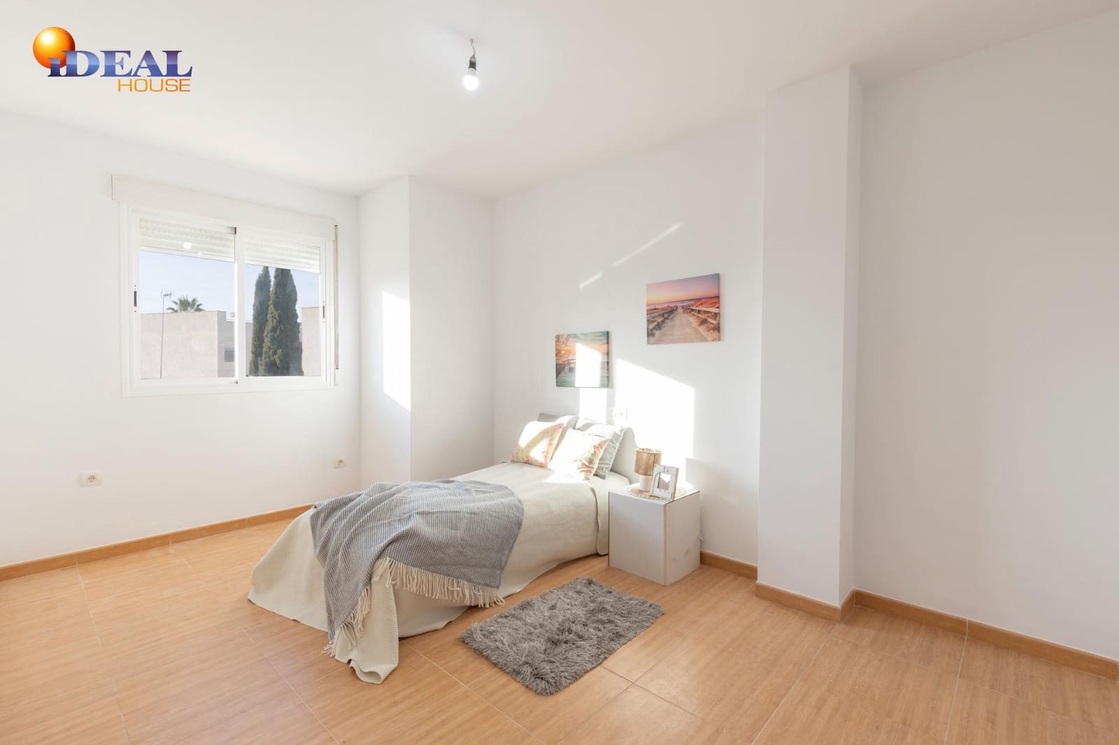 3 soveværelse Rækkehus til salg i Fuente Vaqueros med garage - € 169.900 (Ref: 9561725)