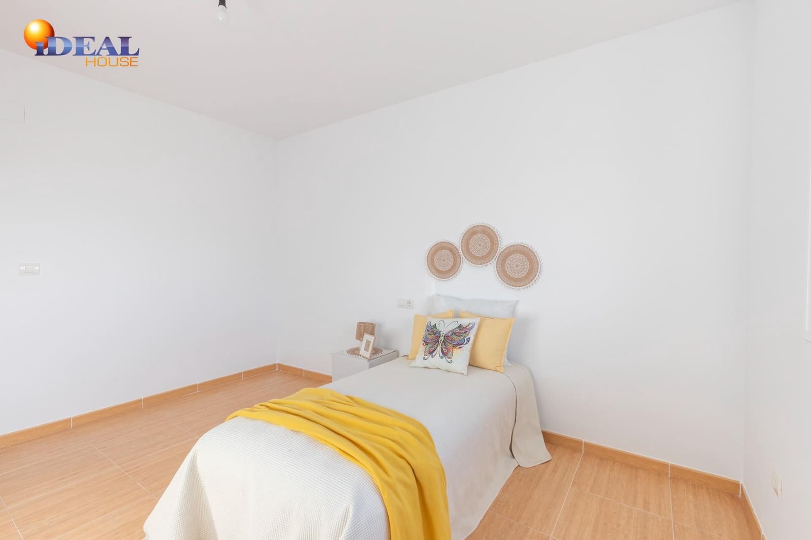 3 soveværelse Rækkehus til salg i Fuente Vaqueros med garage - € 169.900 (Ref: 9561725)