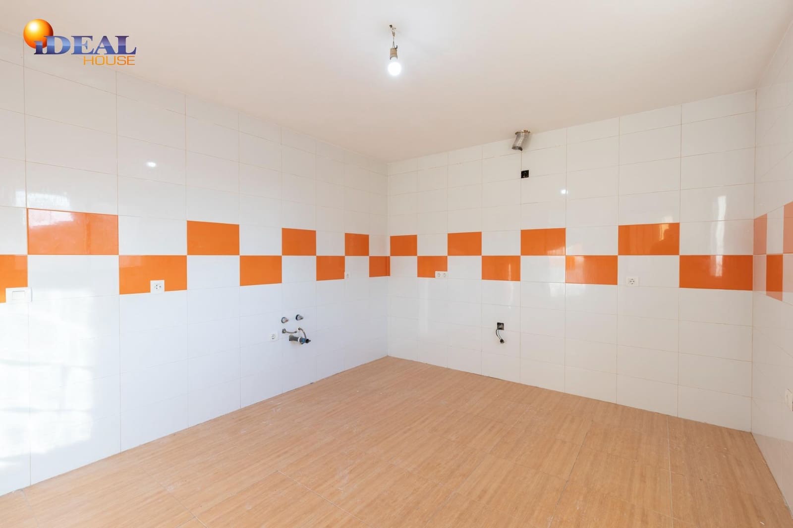 3 soveværelse Rækkehus til salg i Fuente Vaqueros med garage - € 169.900 (Ref: 9561725)