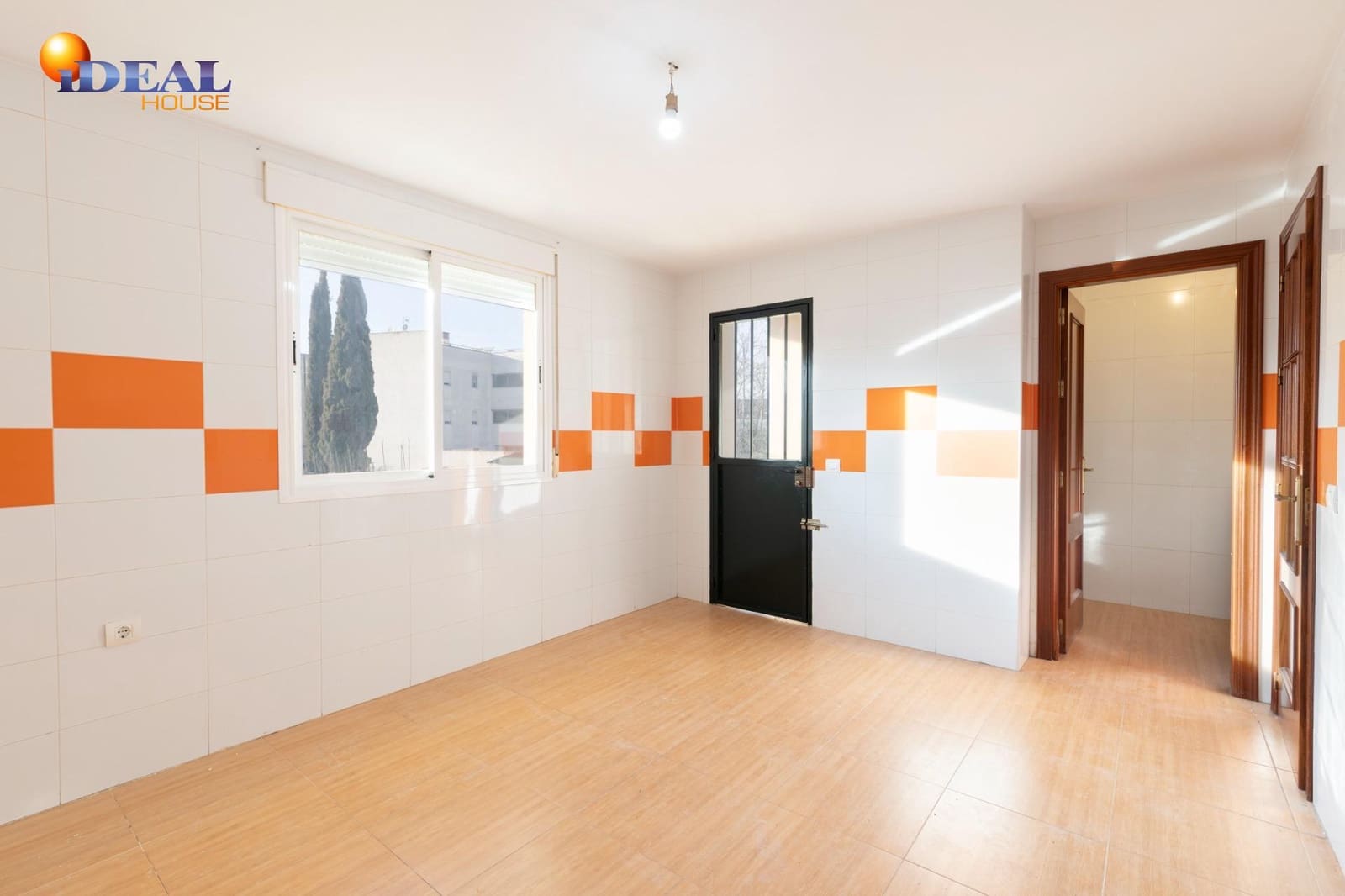 3 soveværelse Rækkehus til salg i Fuente Vaqueros med garage - € 169.900 (Ref: 9561725)