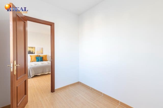 3 soveværelse Rækkehus til salg i Fuente Vaqueros med garage - € 169.900 (Ref: 9561725)