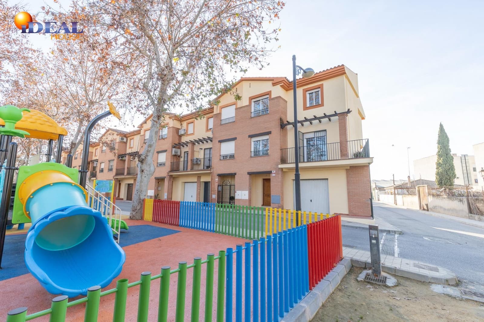 3 soveværelse Rækkehus til salg i Fuente Vaqueros med garage - € 169.900 (Ref: 9561725)