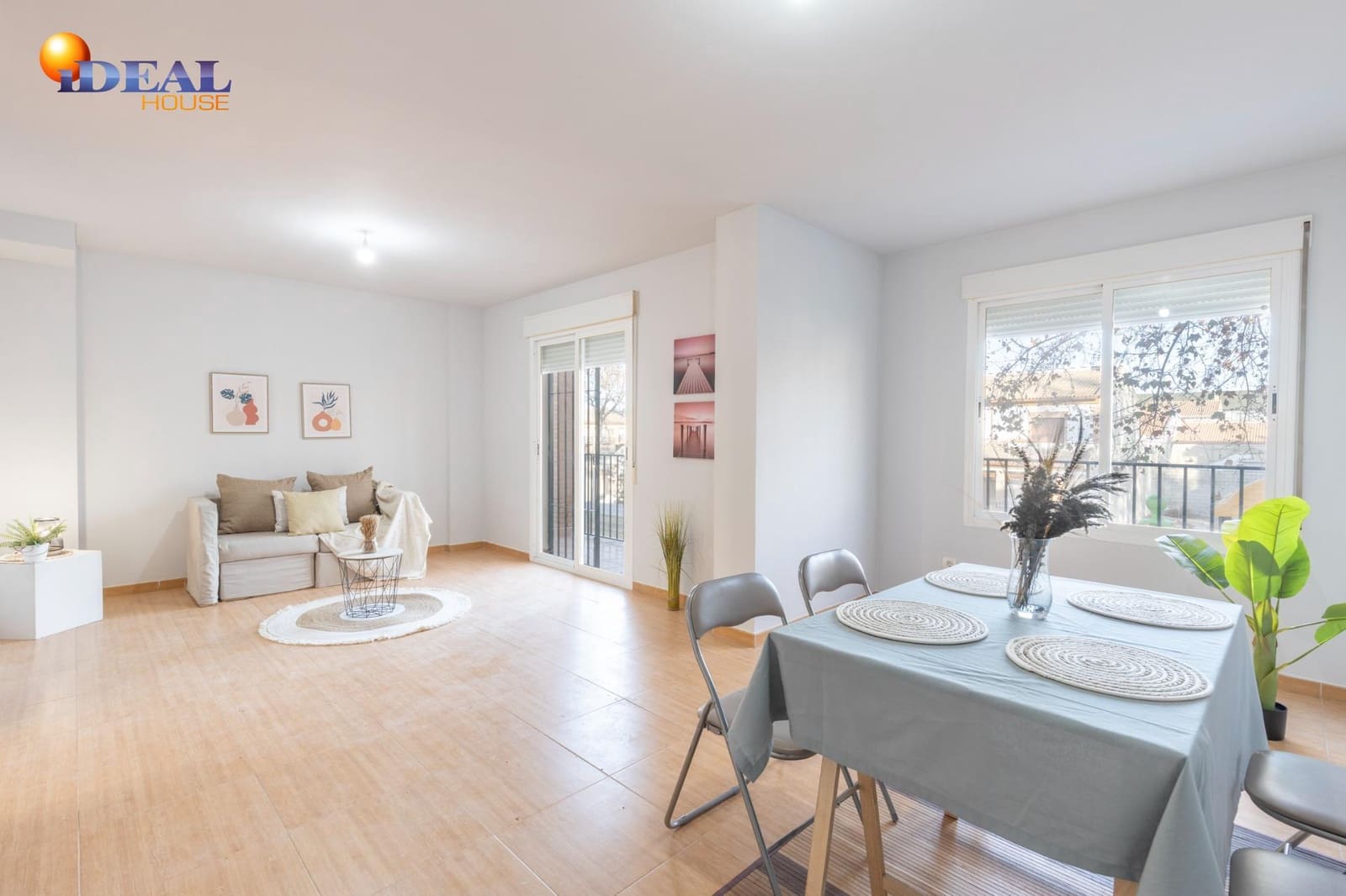 3 soveværelse Rækkehus til salg i Fuente Vaqueros med garage - € 169.900 (Ref: 9561725)