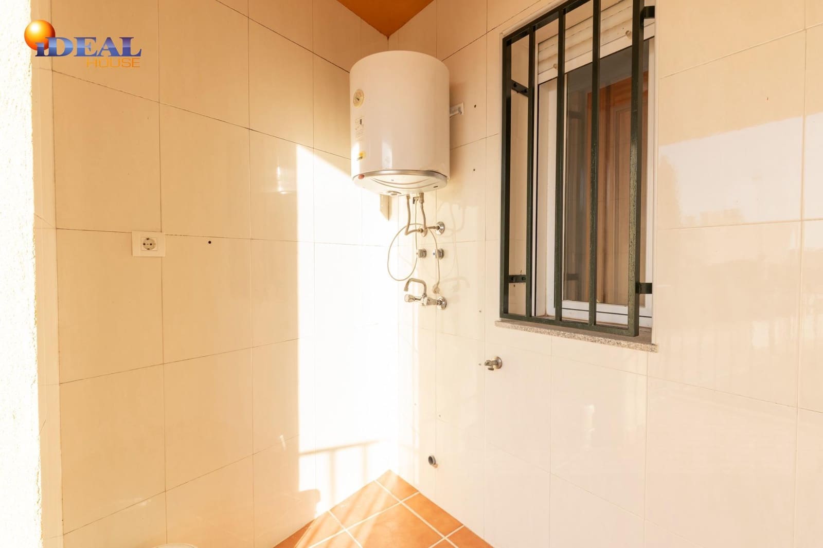 3 soveværelse Rækkehus til salg i Fuente Vaqueros med garage - € 169.900 (Ref: 9561725)