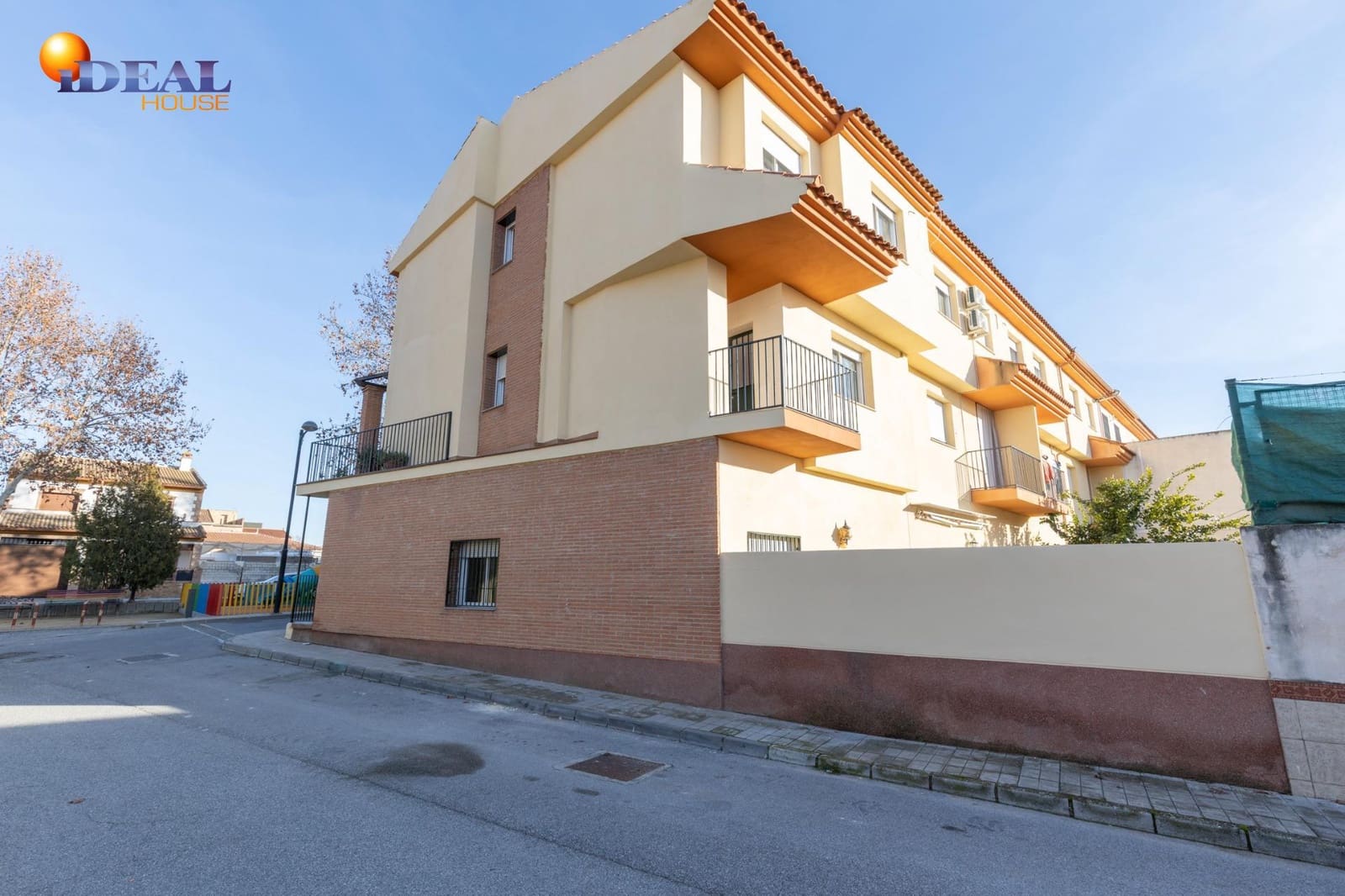 3 soveværelse Rækkehus til salg i Fuente Vaqueros med garage - € 169.900 (Ref: 9561725)