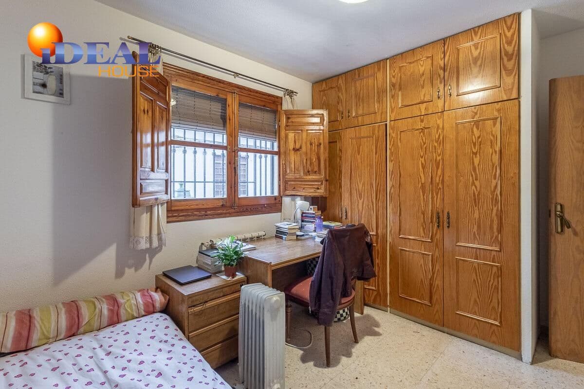 4 soveværelse Semi-Rækkehus til salg i Granada by - € 329.000 (Ref: 9565116)