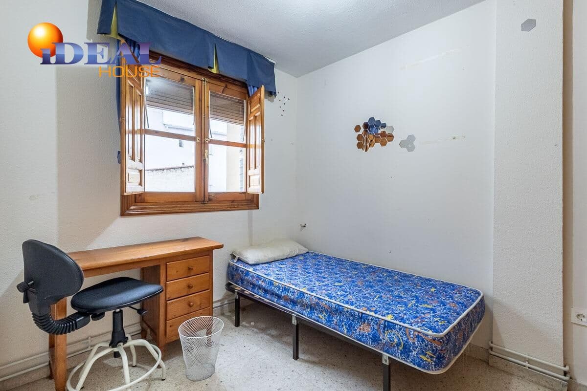 4 soveværelse Semi-Rækkehus til salg i Granada by - € 329.000 (Ref: 9565116)