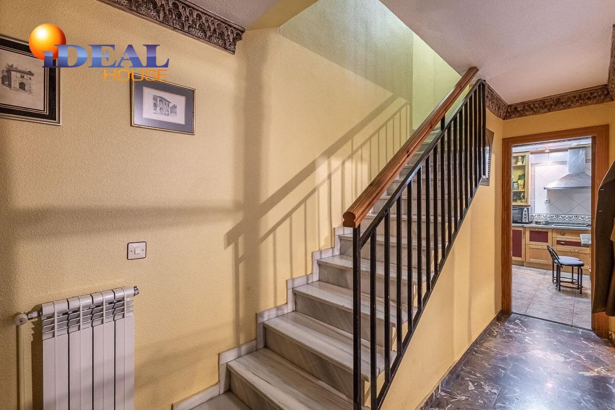 4 soveværelse Semi-Rækkehus til salg i Granada by - € 329.000 (Ref: 9565116)