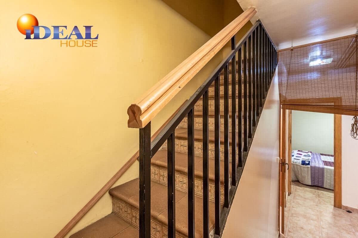 4 soveværelse Semi-Rækkehus til salg i Granada by - € 329.000 (Ref: 9565116)