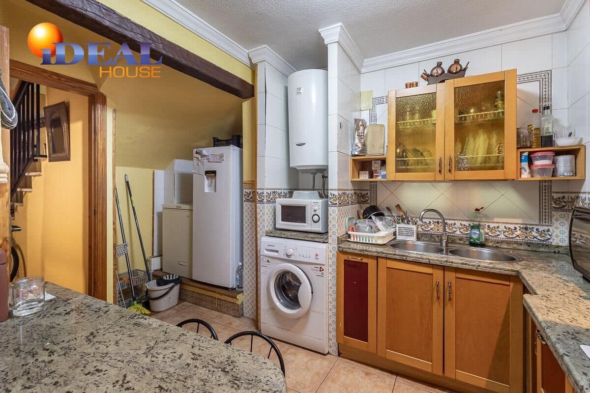 4 soveværelse Semi-Rækkehus til salg i Granada by - € 329.000 (Ref: 9565116)