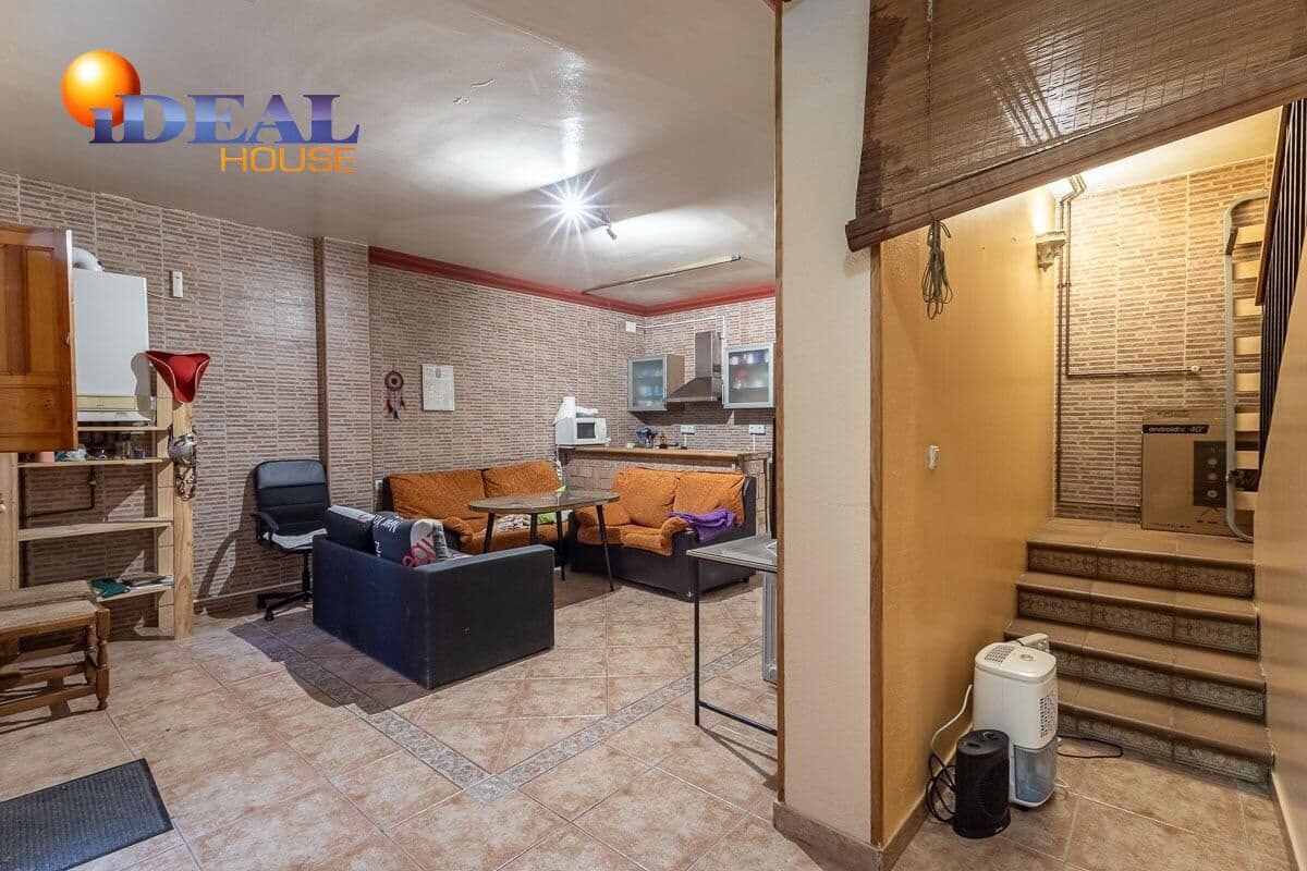 4 soveværelse Semi-Rækkehus til salg i Granada by - € 329.000 (Ref: 9565116)