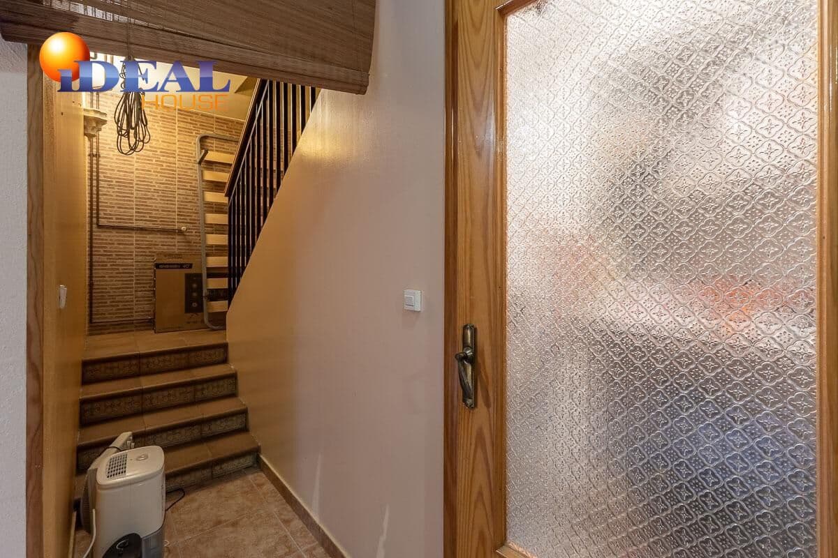 4 soveværelse Semi-Rækkehus til salg i Granada by - € 329.000 (Ref: 9565116)