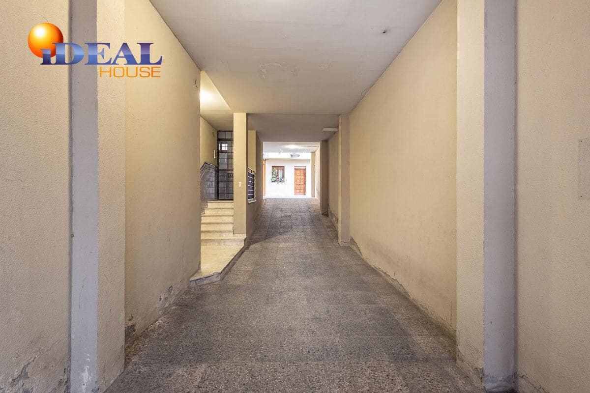 4 soveværelse Semi-Rækkehus til salg i Granada by - € 329.000 (Ref: 9565116)