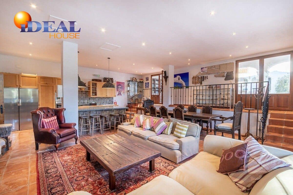 14 chambre Villa/Maison à vendre à Alcaudete avec piscine garage - 1 190 000 € (Ref: 9571104)