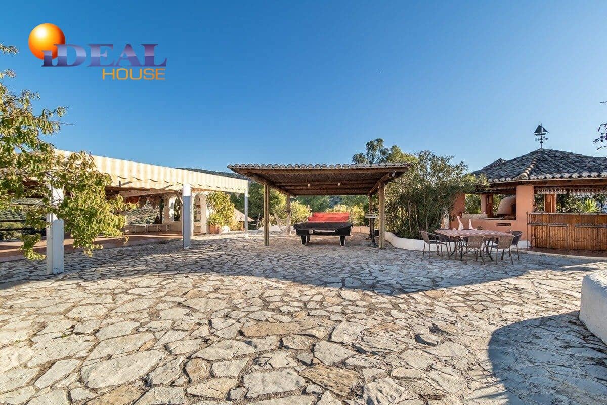 14 chambre Villa/Maison à vendre à Alcaudete avec piscine garage - 1 190 000 € (Ref: 9571104)