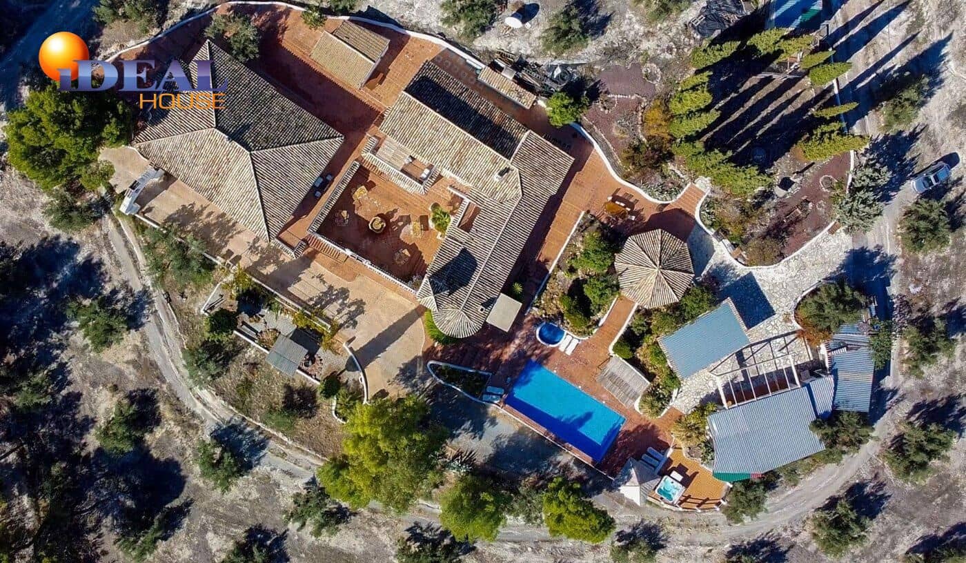 14 chambre Villa/Maison à vendre à Alcaudete avec piscine garage - 1 190 000 € (Ref: 9571104)