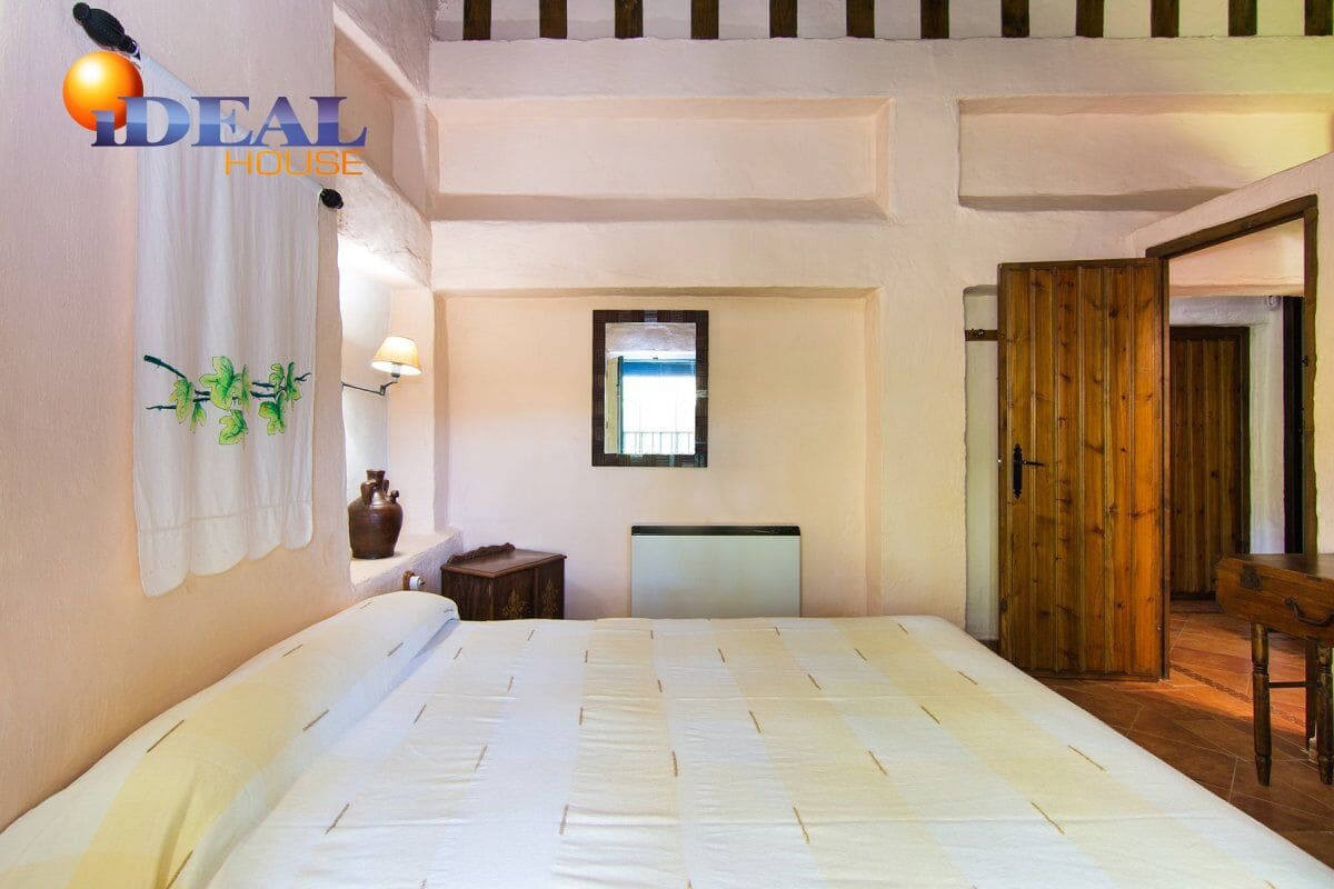 5 sovrum Villa till salu i Huetor Tajar med pool - 450 000 € (Ref: 9571106)