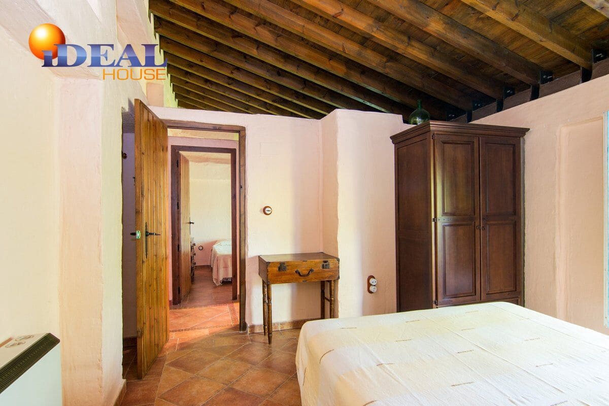 5 sovrum Villa till salu i Huetor Tajar med pool - 450 000 € (Ref: 9571106)