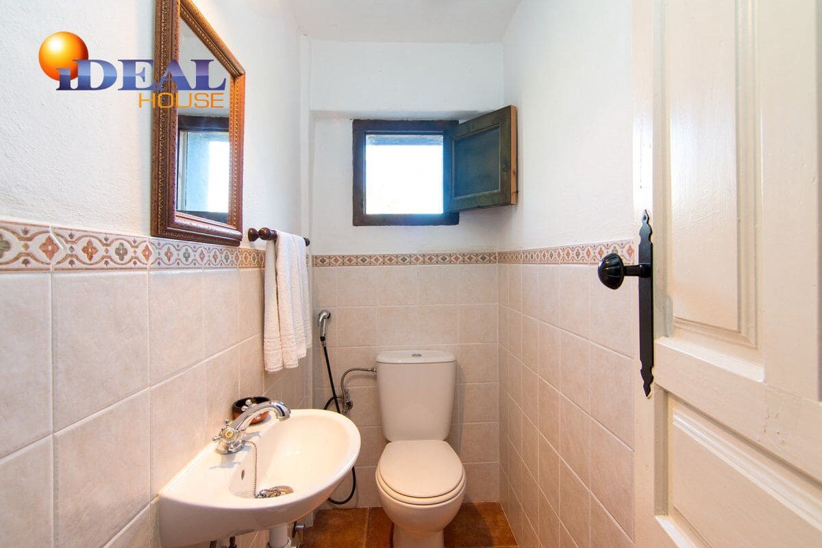 5 sovrum Villa till salu i Huetor Tajar med pool - 450 000 € (Ref: 9571106)