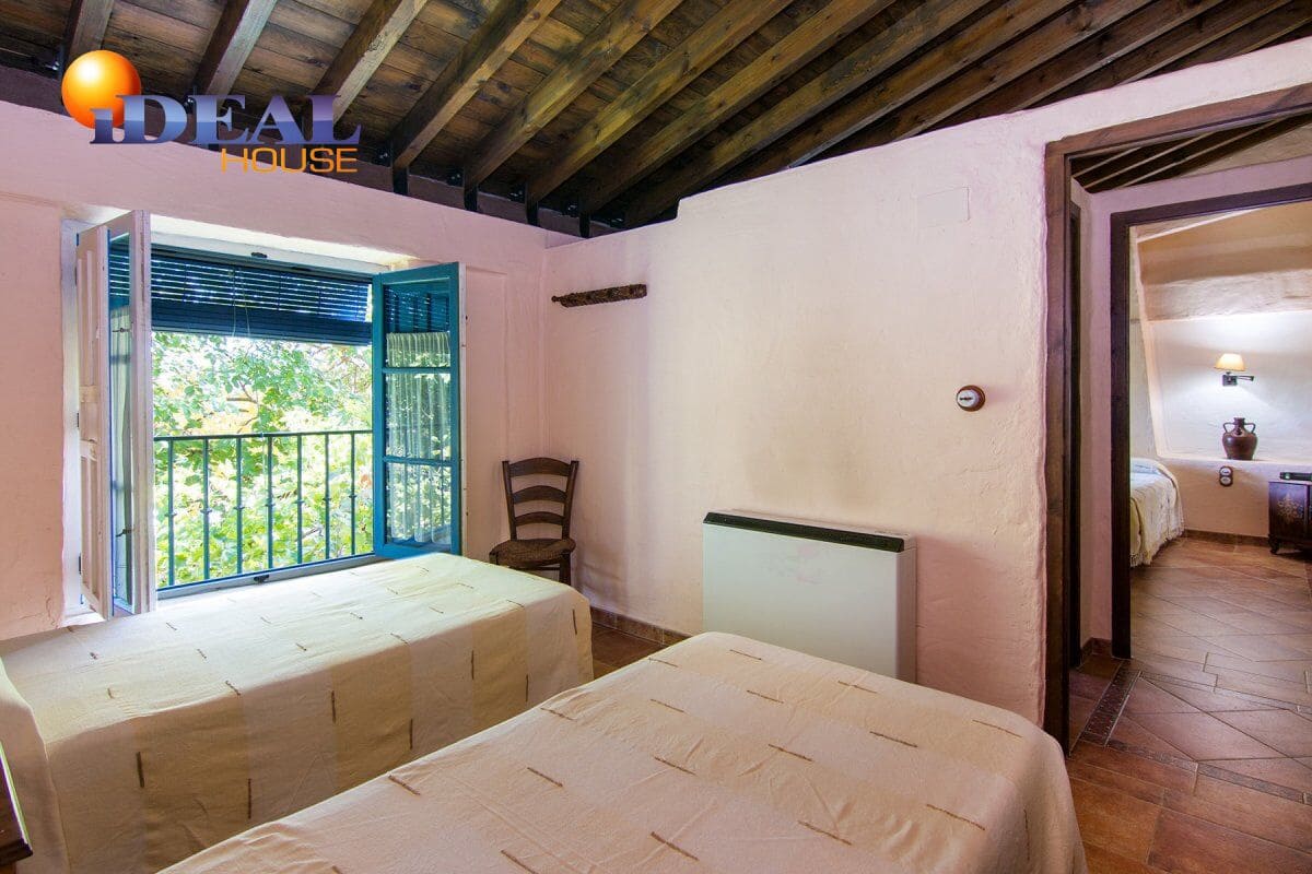 5 sovrum Villa till salu i Huetor Tajar med pool - 450 000 € (Ref: 9571106)