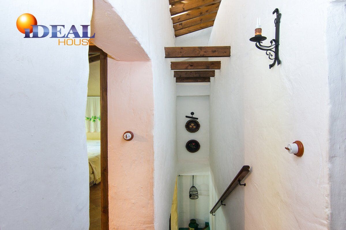 5 sovrum Villa till salu i Huetor Tajar med pool - 450 000 € (Ref: 9571106)