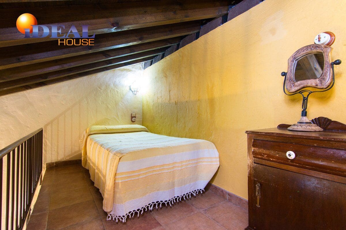 5 sovrum Villa till salu i Huetor Tajar med pool - 450 000 € (Ref: 9571106)