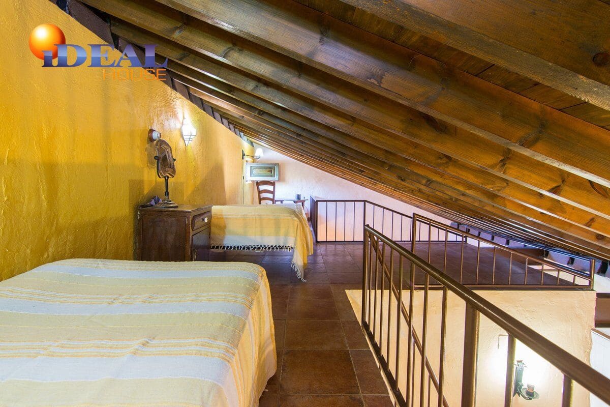 5 sovrum Villa till salu i Huetor Tajar med pool - 450 000 € (Ref: 9571106)