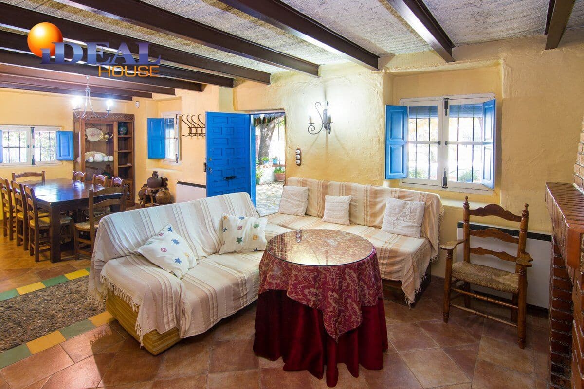 5 sovrum Villa till salu i Huetor Tajar med pool - 450 000 € (Ref: 9571106)