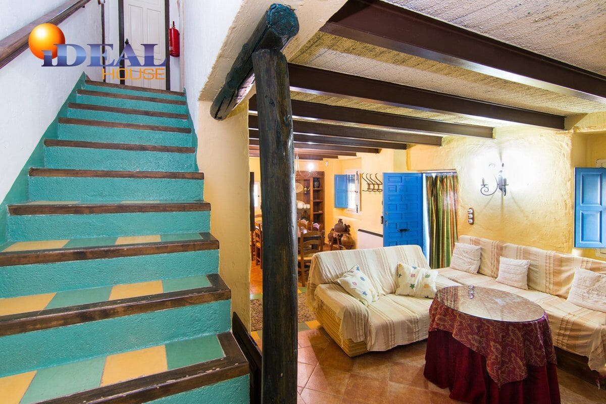 5 sovrum Villa till salu i Huetor Tajar med pool - 450 000 € (Ref: 9571106)