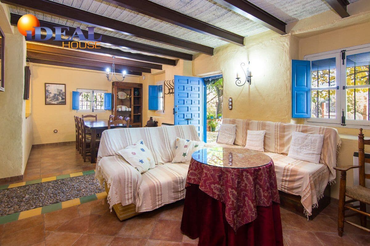 5 sovrum Villa till salu i Huetor Tajar med pool - 450 000 € (Ref: 9571106)