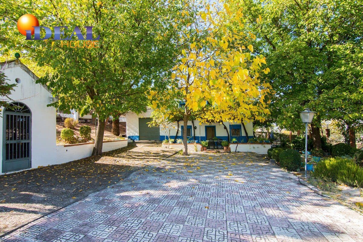 5 sovrum Villa till salu i Huetor Tajar med pool - 450 000 € (Ref: 9571106)