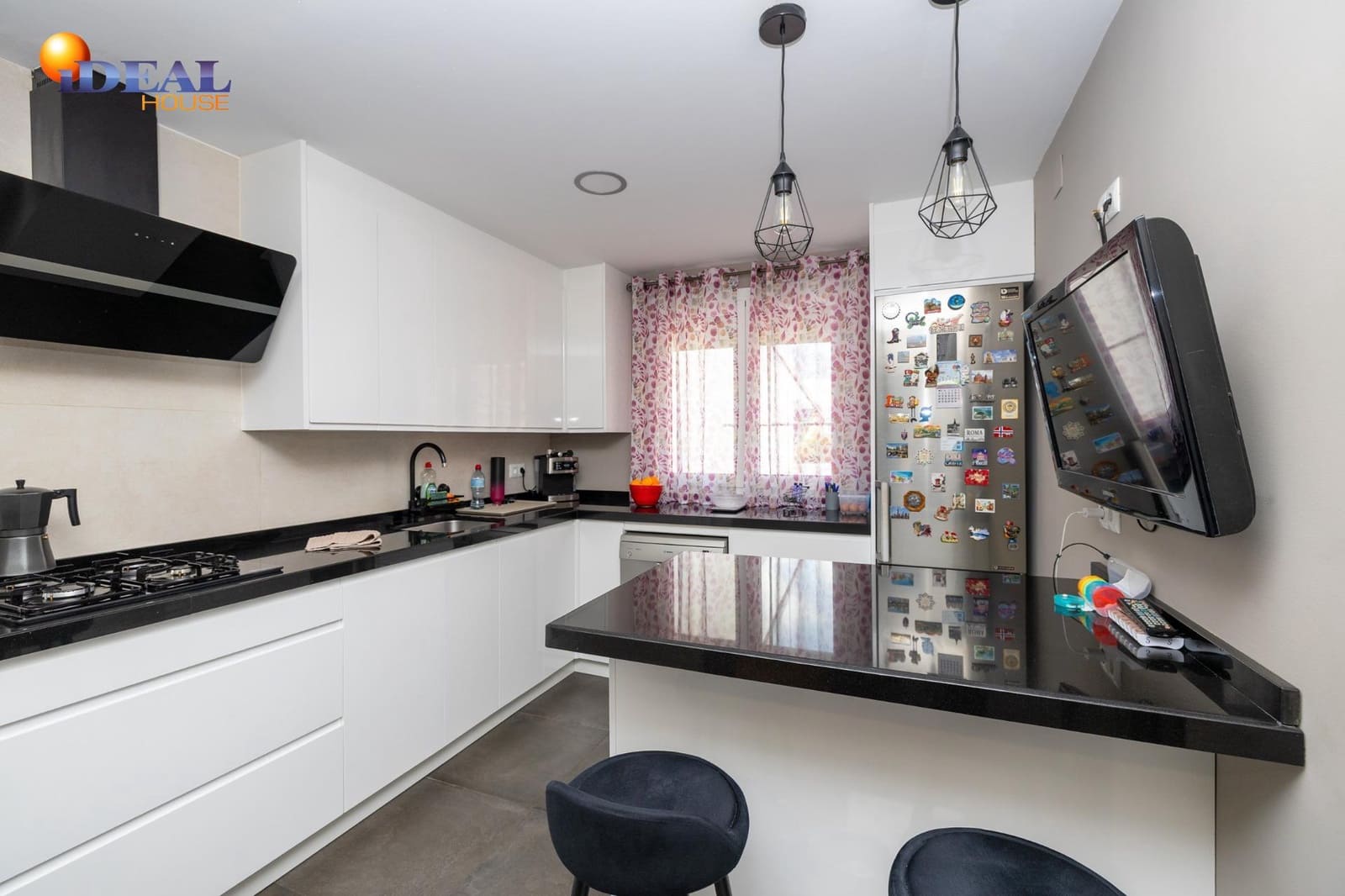 4 sovrum Villa till salu i La Zubia med pool - 375 000 € (Ref: 9571110)