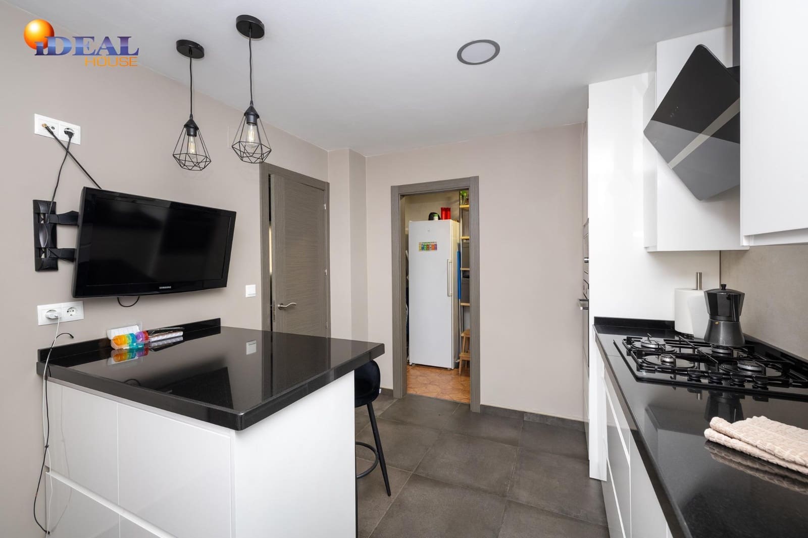 4 sovrum Villa till salu i La Zubia med pool - 375 000 € (Ref: 9571110)