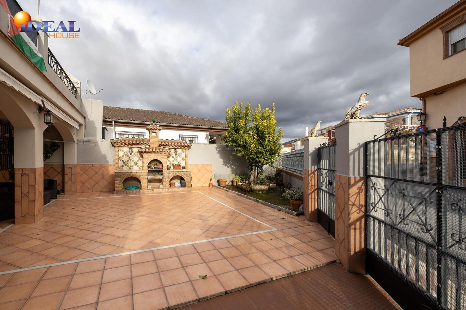 4 sovrum Villa till salu i La Zubia med pool - 375 000 € (Ref: 9571110)